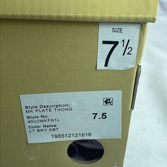 Women's Michael Kors Plate FlatThong Sandal, size 7.5 - Picture 13 of 14